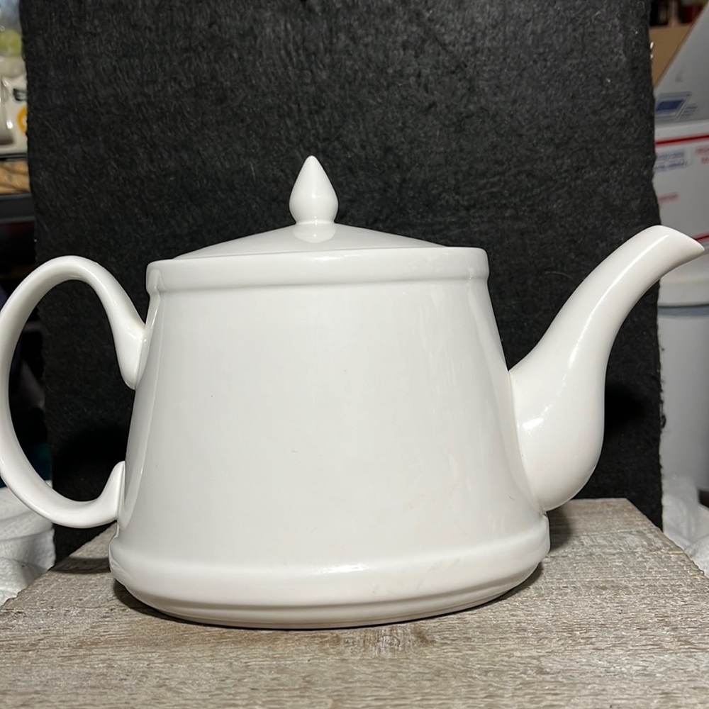 Meritage White Bone China Teapot
